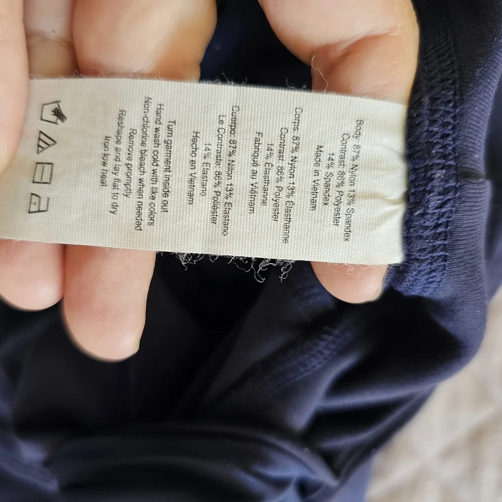 ALO Yoga size tag